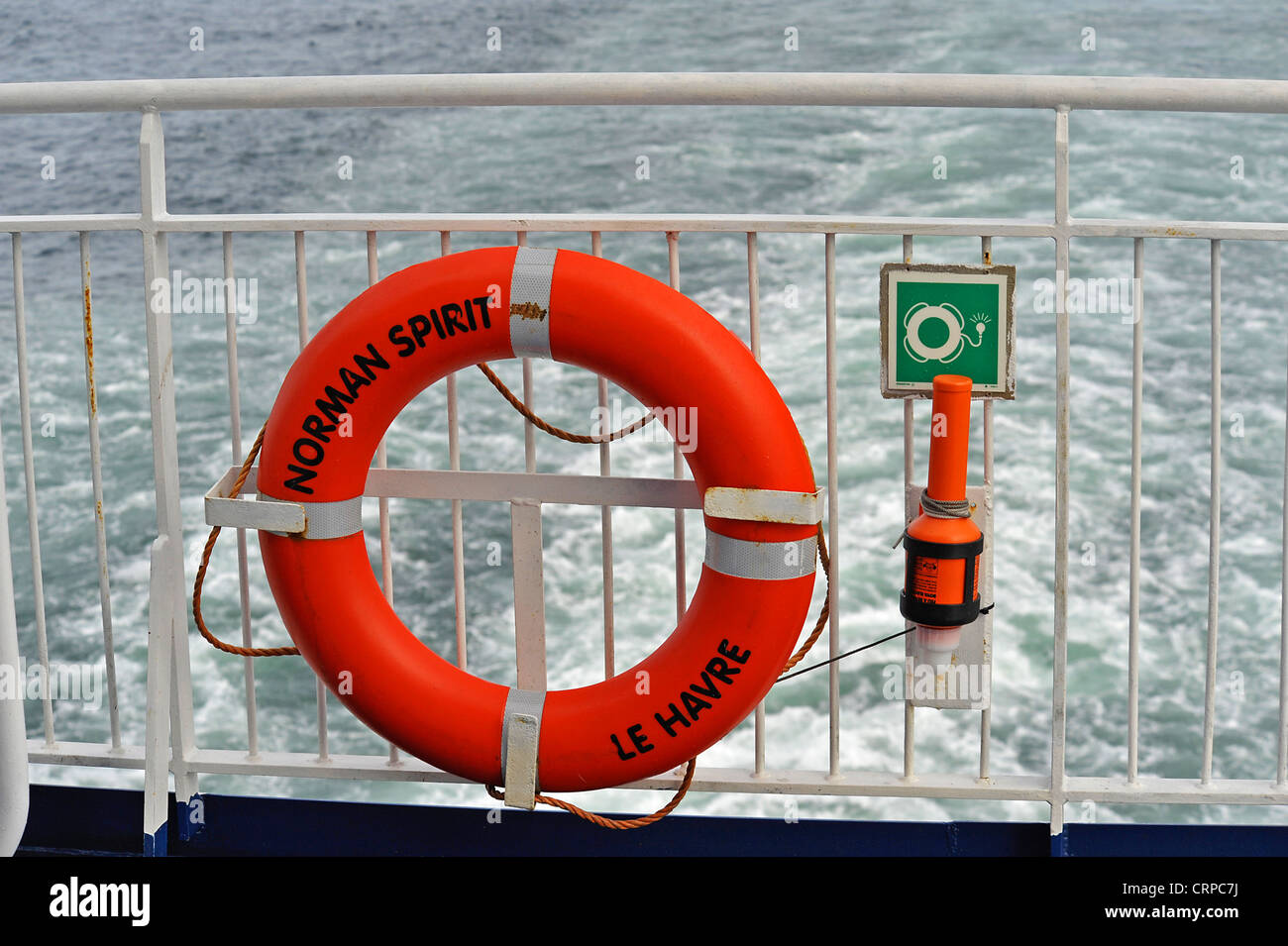 Lifebelt & faro di sicurezza Foto Stock