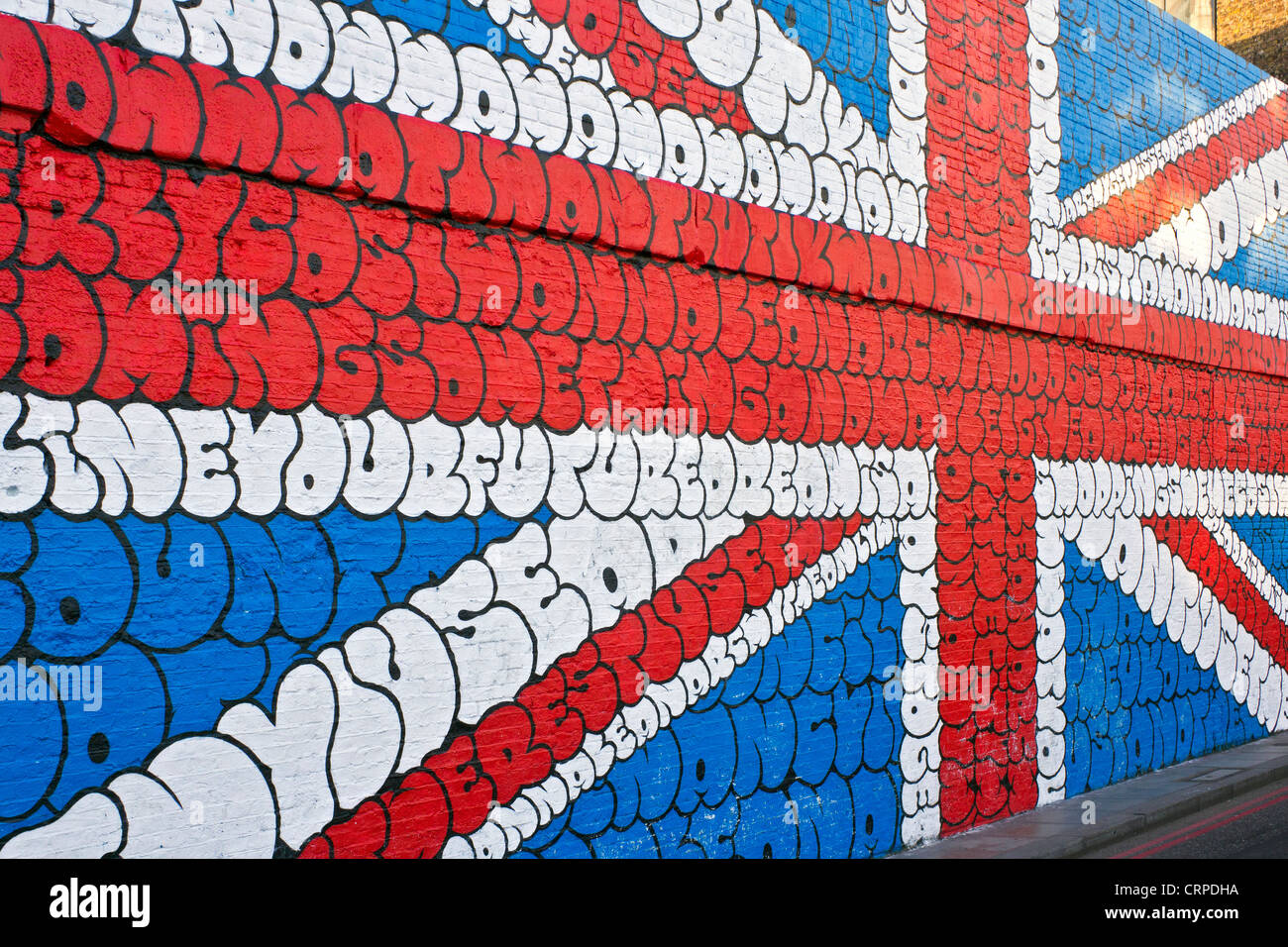 Bandiera europea dipinto in bolla lettere su una parete in corsia Hollywell nell'East End di Londra. Foto Stock