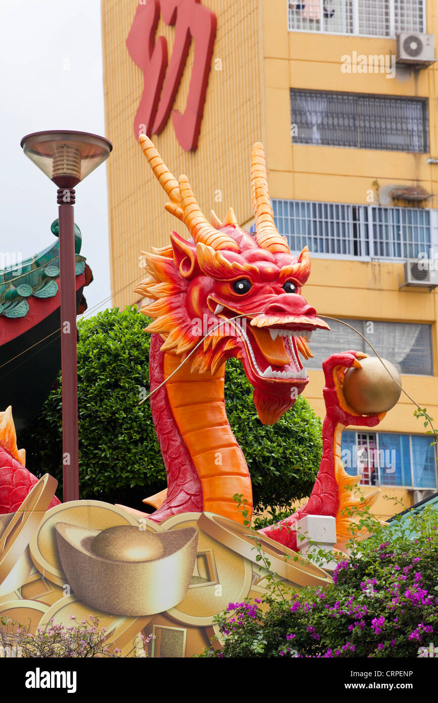 Il Sud Est asiatico, Singapore, New Bridge Road, Chinatown, Capodanno cinese, anno del Dragone Foto Stock