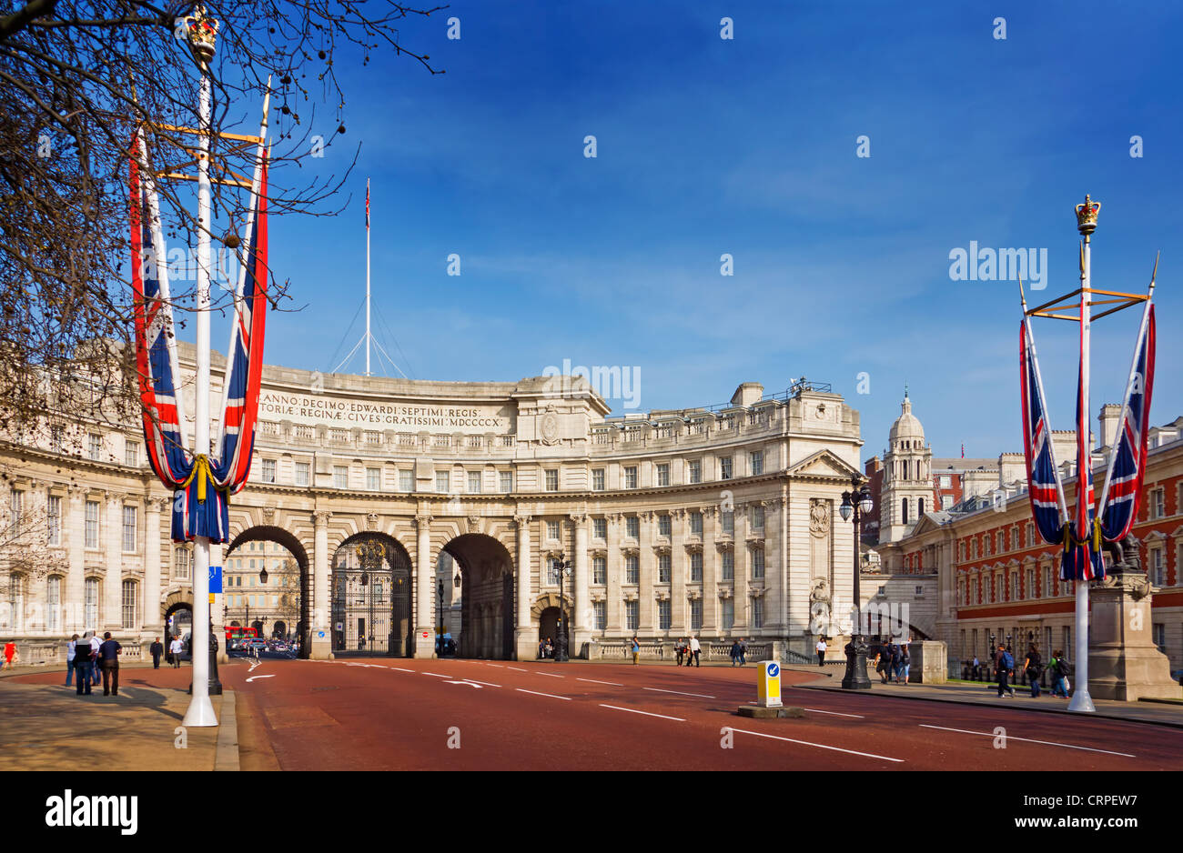 Admiralty Arch, un grande edificio per uffici a Londra che incorpora un'arcata di fornire su strada e accesso pedonale tra la Foto Stock