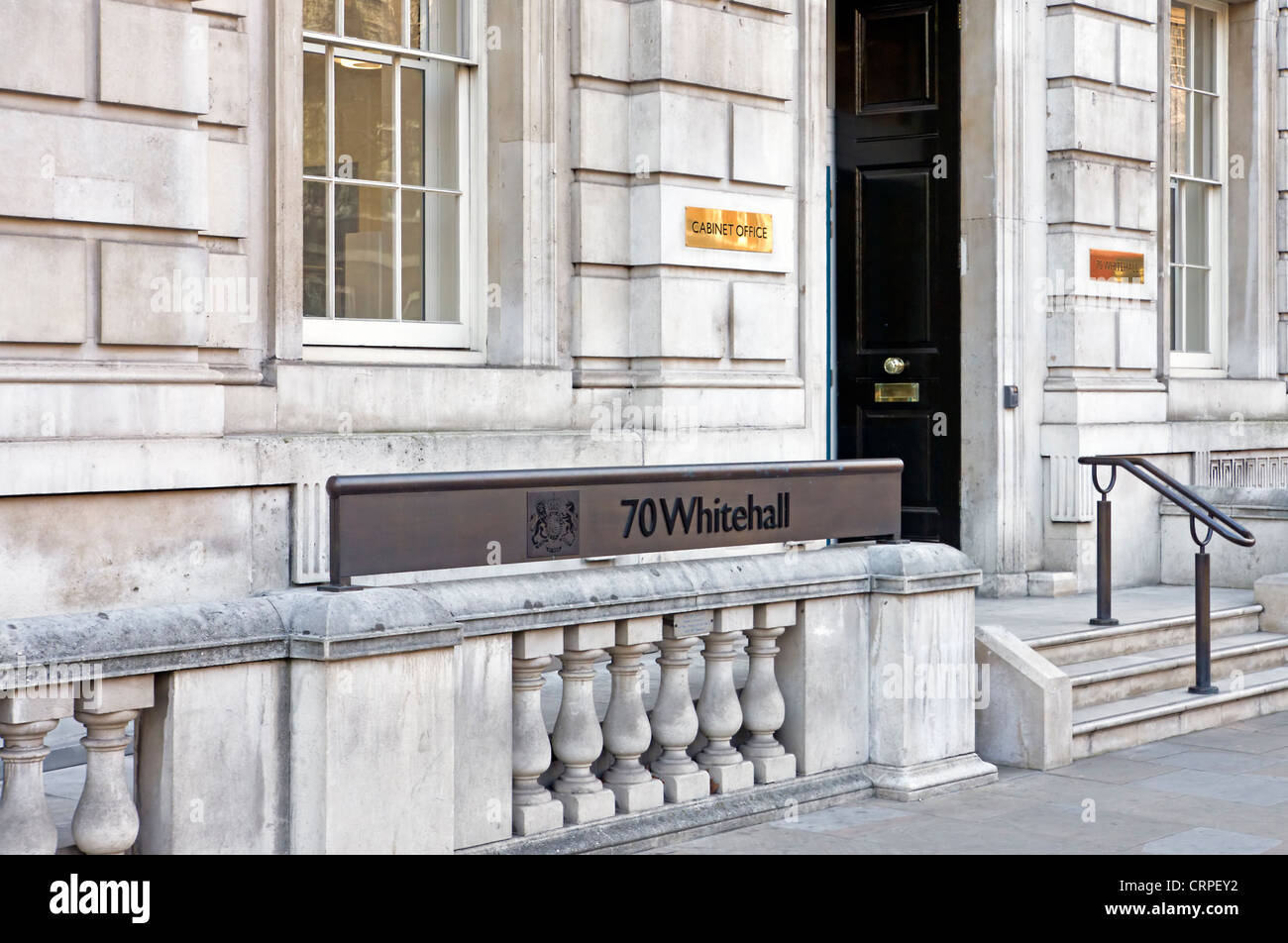 L ingresso del Cabinet Office a 70 Whitehall. Il Cabinet Office supporta il Primo Ministro e il cabinet per rendere gover Foto Stock