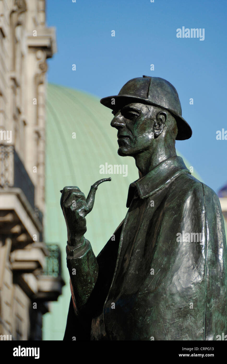 Statua del detective fittizio Sherlock Holmes fuori la stazione della metropolitana di Baker Street. Foto Stock