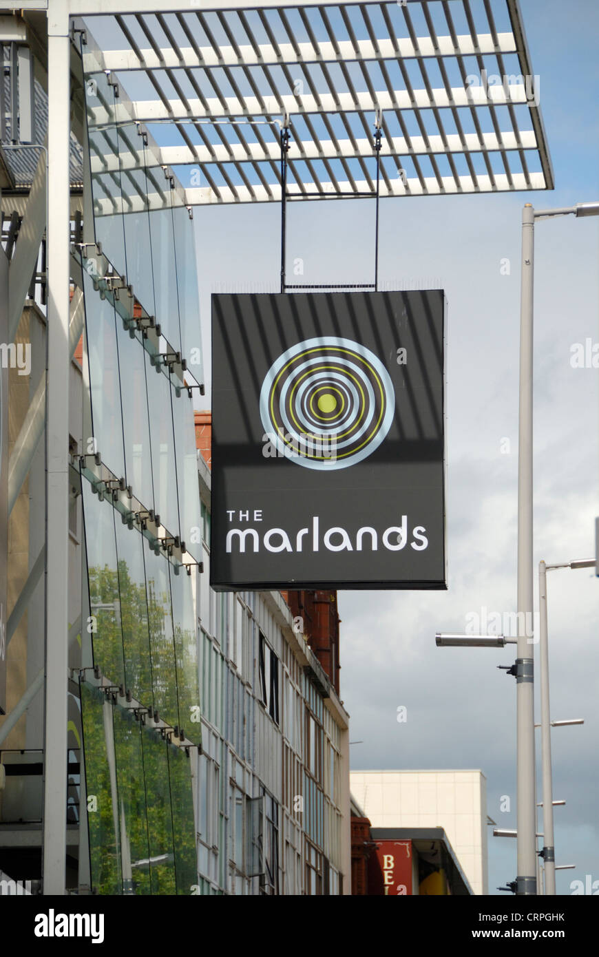 Segno appeso al di fuori del Marlands, una completamente racchiuso da un centro commerciale e foodcourt. Foto Stock