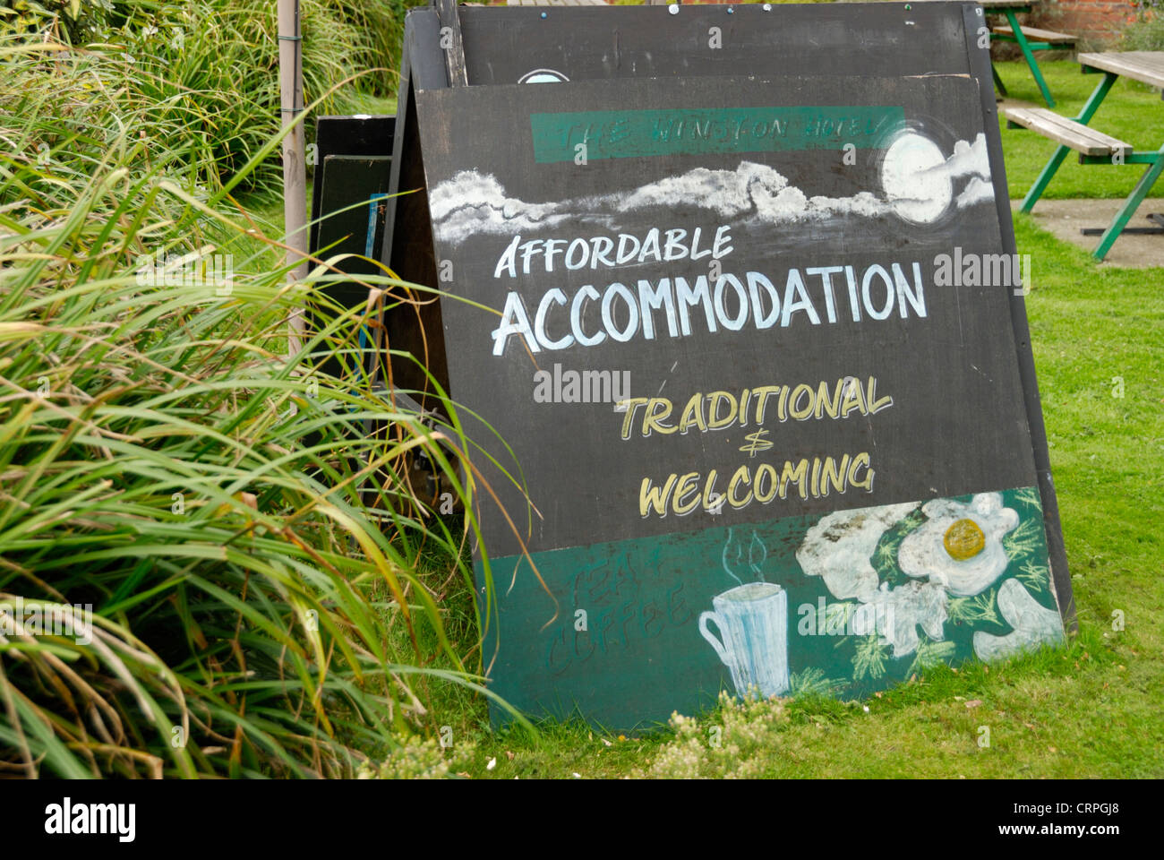 Cartello fuori il Winston Hotel pubblicità un alloggio a prezzi accessibili. Foto Stock