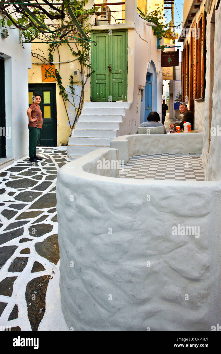 Il pittoresco "angolo" nel Vecchio Mercato della Chora di Naxos, isola di Naxos, Cicladi Grecia Foto Stock
