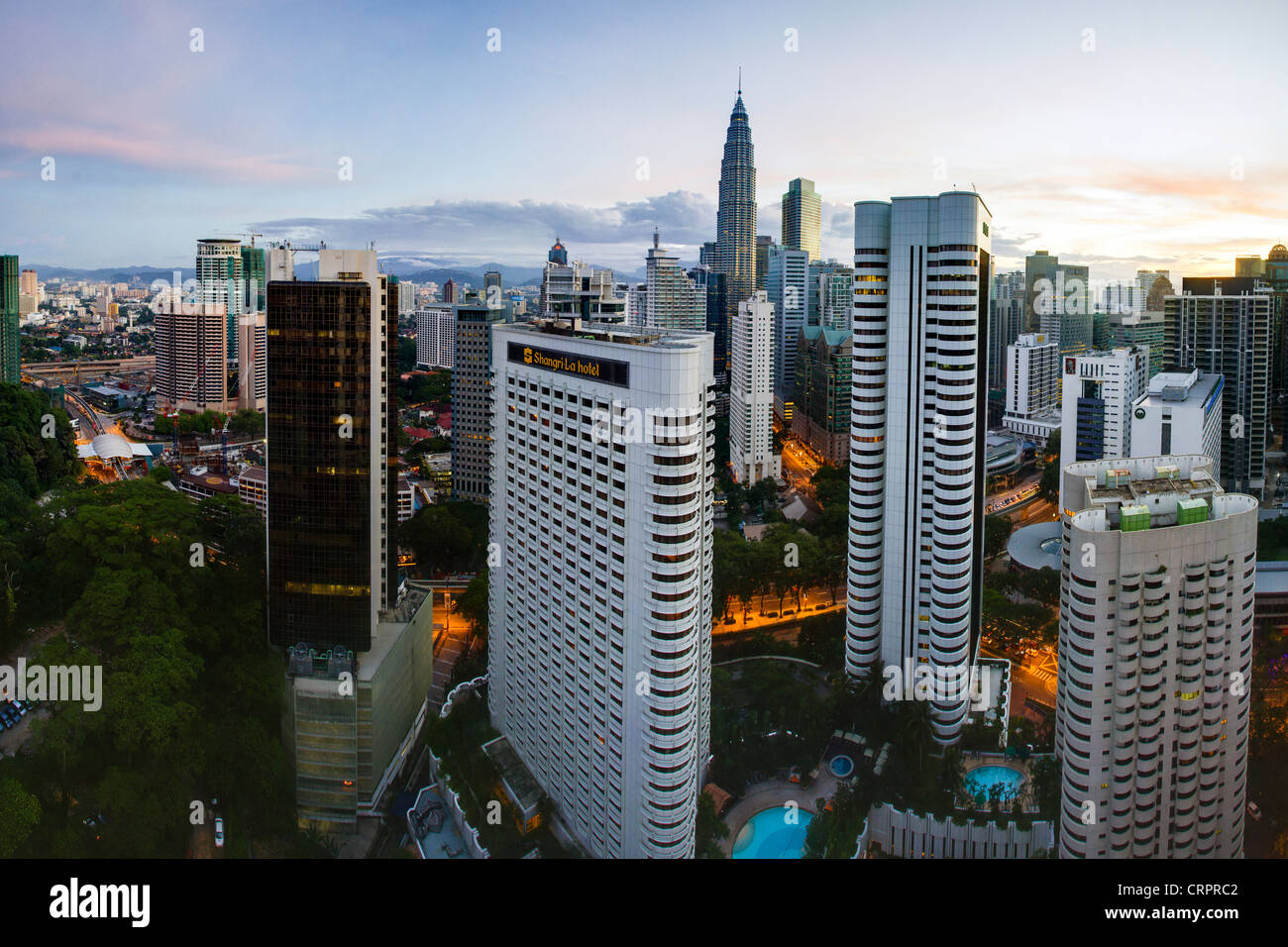 Malaysia, Kuala Lumpur, vista sul centro cittadino di Kuala Lumpur e Petronas Towers Foto Stock