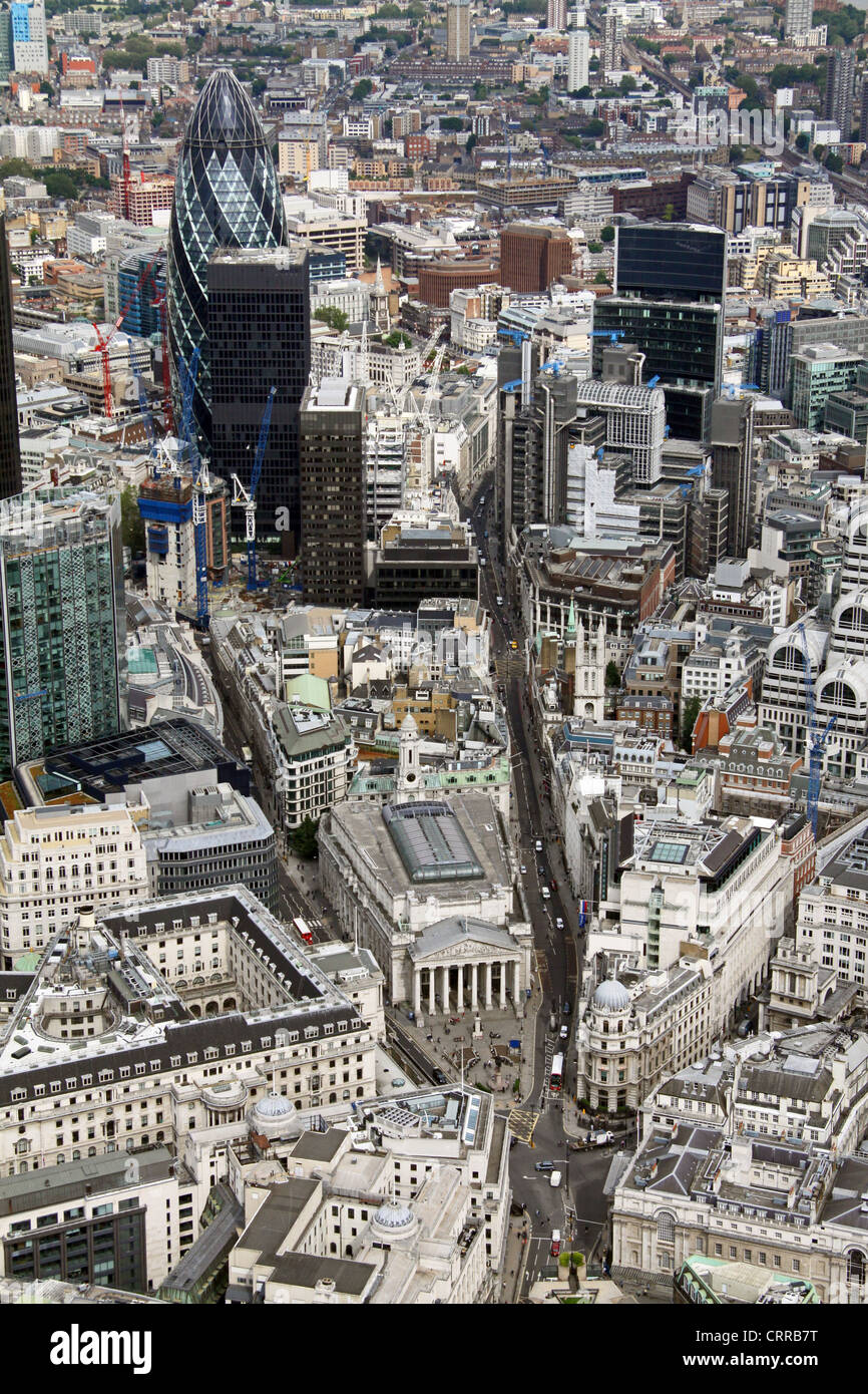 Vista aerea del Royal Exchange e la Banca di Inghilterra, guardando verso la città e Gerkin Foto Stock