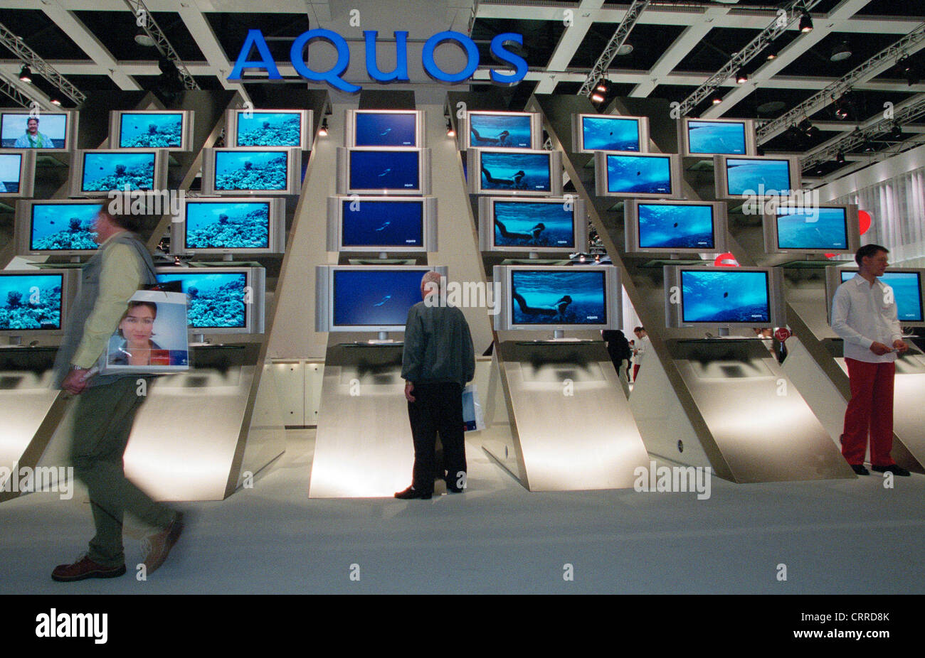 Sharp Aquos visualizza gli schermi al plasma all'IFA Foto Stock