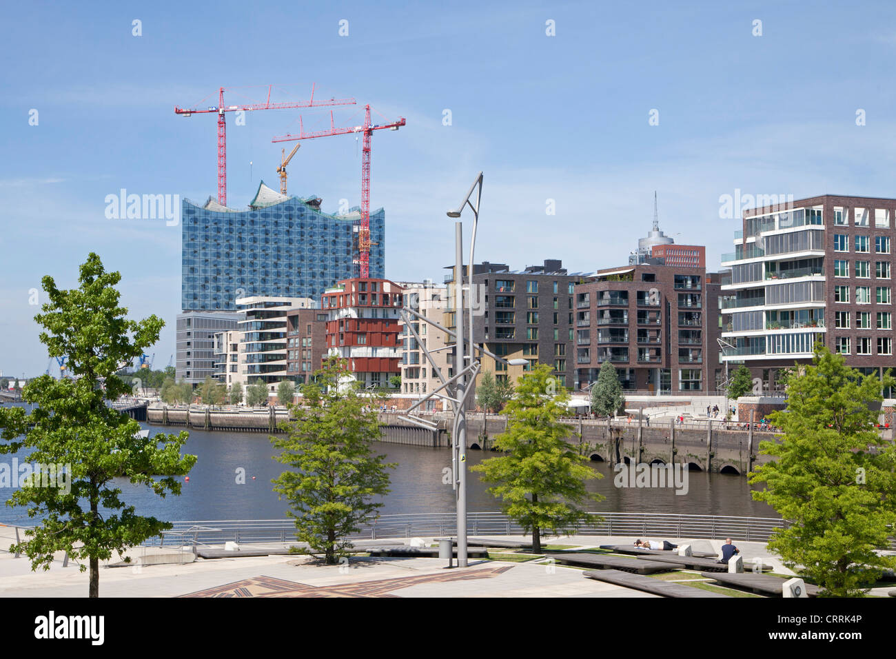 Elbe Philharmonic Hall, Am Kaiserkai, e Marco Polo terrazze (anteriore), la città portuale di Amburgo, Germania Foto Stock