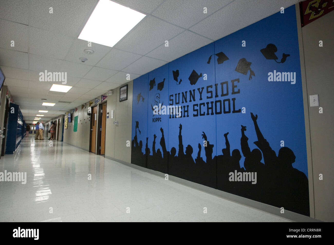 Gli studenti afroamericani nel corridoio della pubblica carta di alta scuola in Houston, Texas Foto Stock