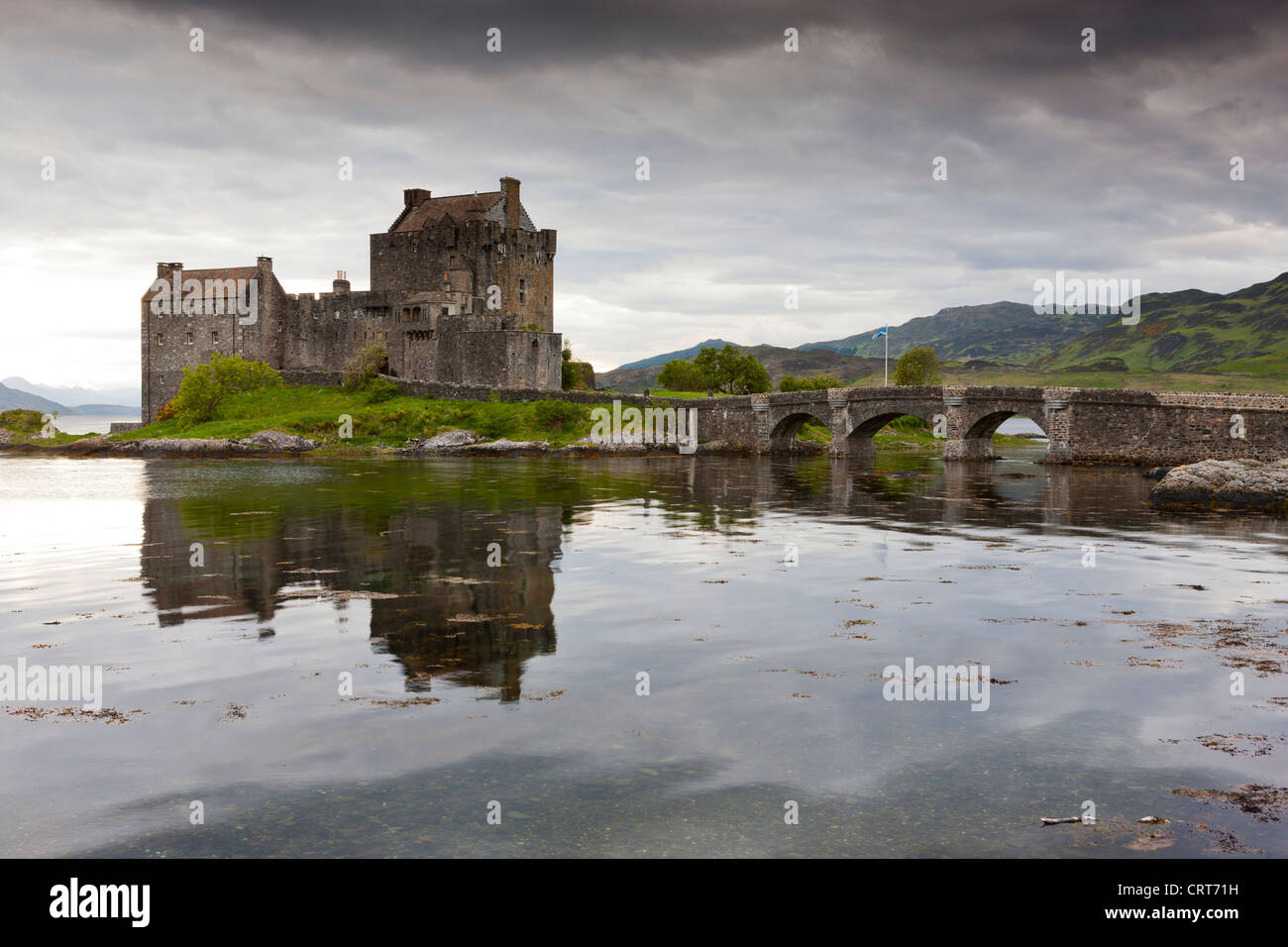 Eilean Donan Castle e Loch Duich, Dornie, regione delle Highlands, Scotland, Regno Unito Foto Stock