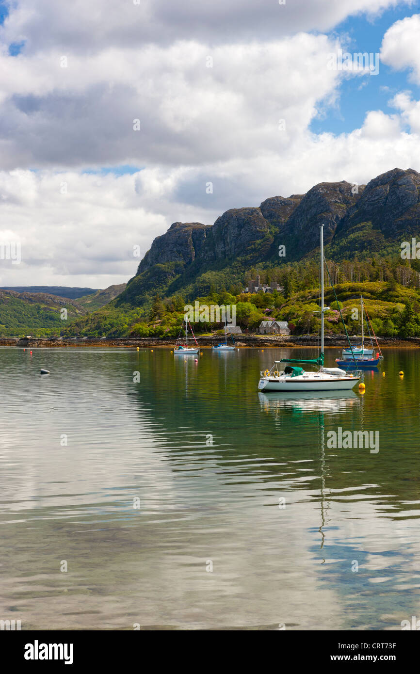 Plockton Harbour, regione delle Highlands, Scotland, Regno Unito, Europa Foto Stock