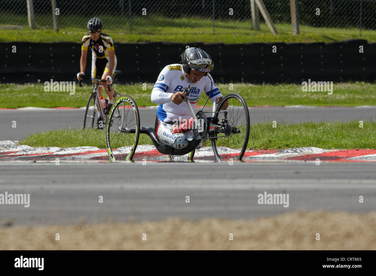 Alessandro Zanardi alla Druids Bend al Paralympic Day di formazione a Brands Hatch, Kent, Regno Unito. Foto Stock