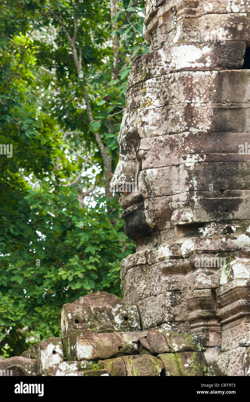 Faccia sulla torre di Porta a Ta Som, Tempio di Angkor, Sito Patrimonio Mondiale dell'UNESCO, Siem Reap, Cambogia. Asia Foto Stock