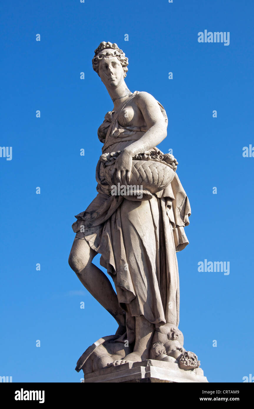 Statua di primavera Ponte Trinita Firenze Italia Foto Stock