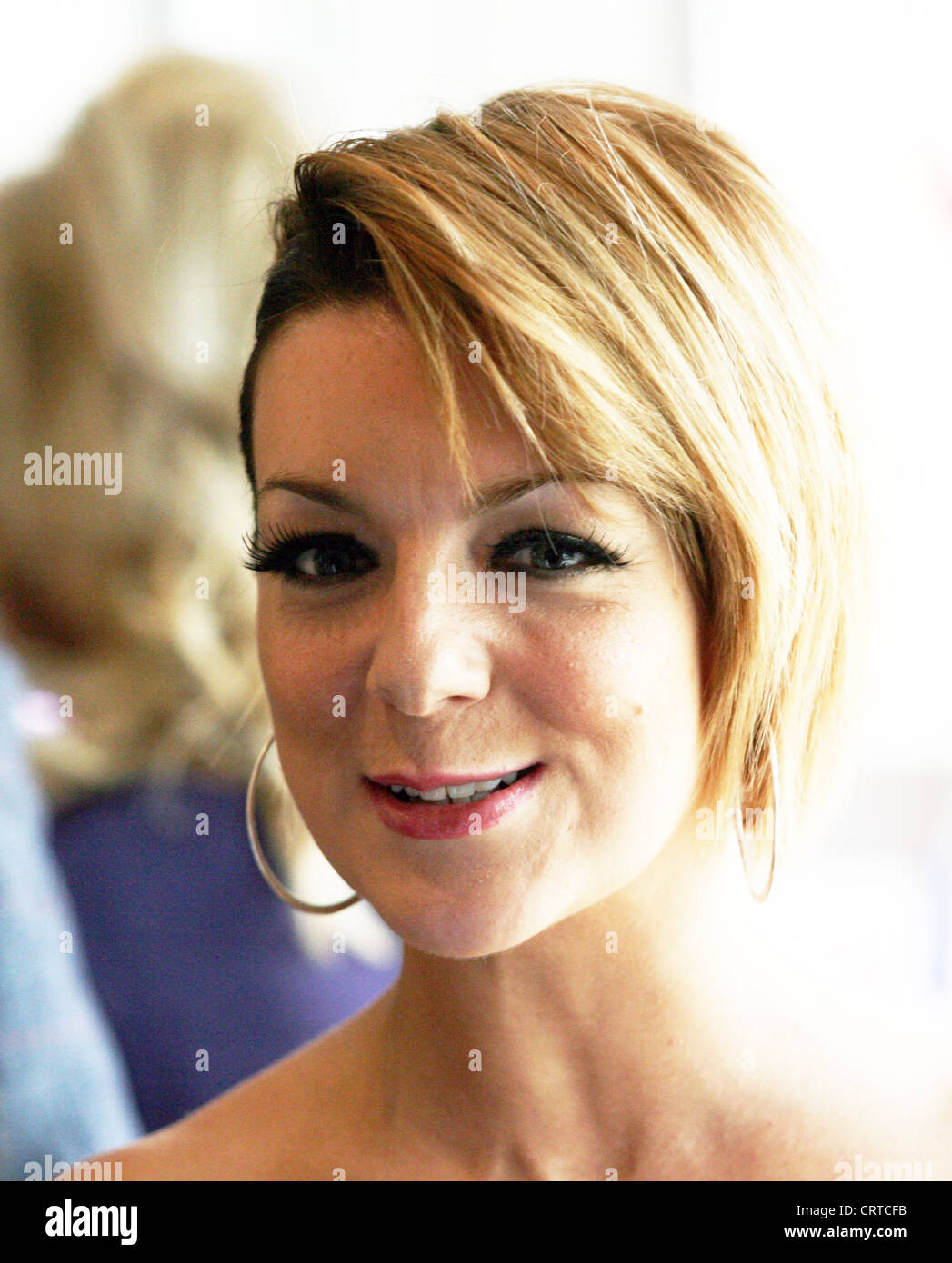Isola di Wight - 29/06/2012: British attrice SHERIDAN SMITH pone con un nuovo taglio di capelli a livello locale premiere del film Foto Stock
