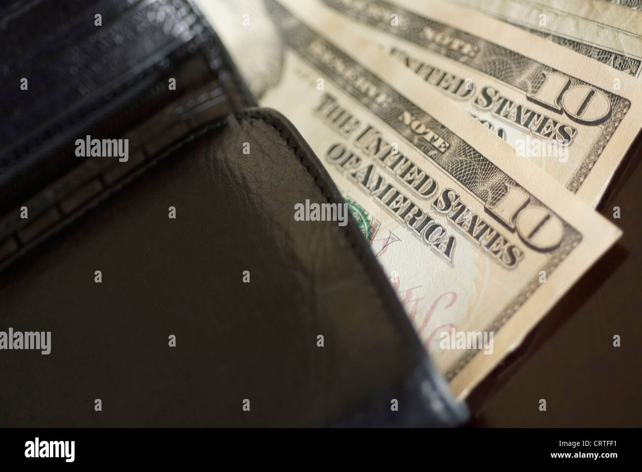 Portafoglio con American dieci dollari note, valuta statunitense Foto Stock