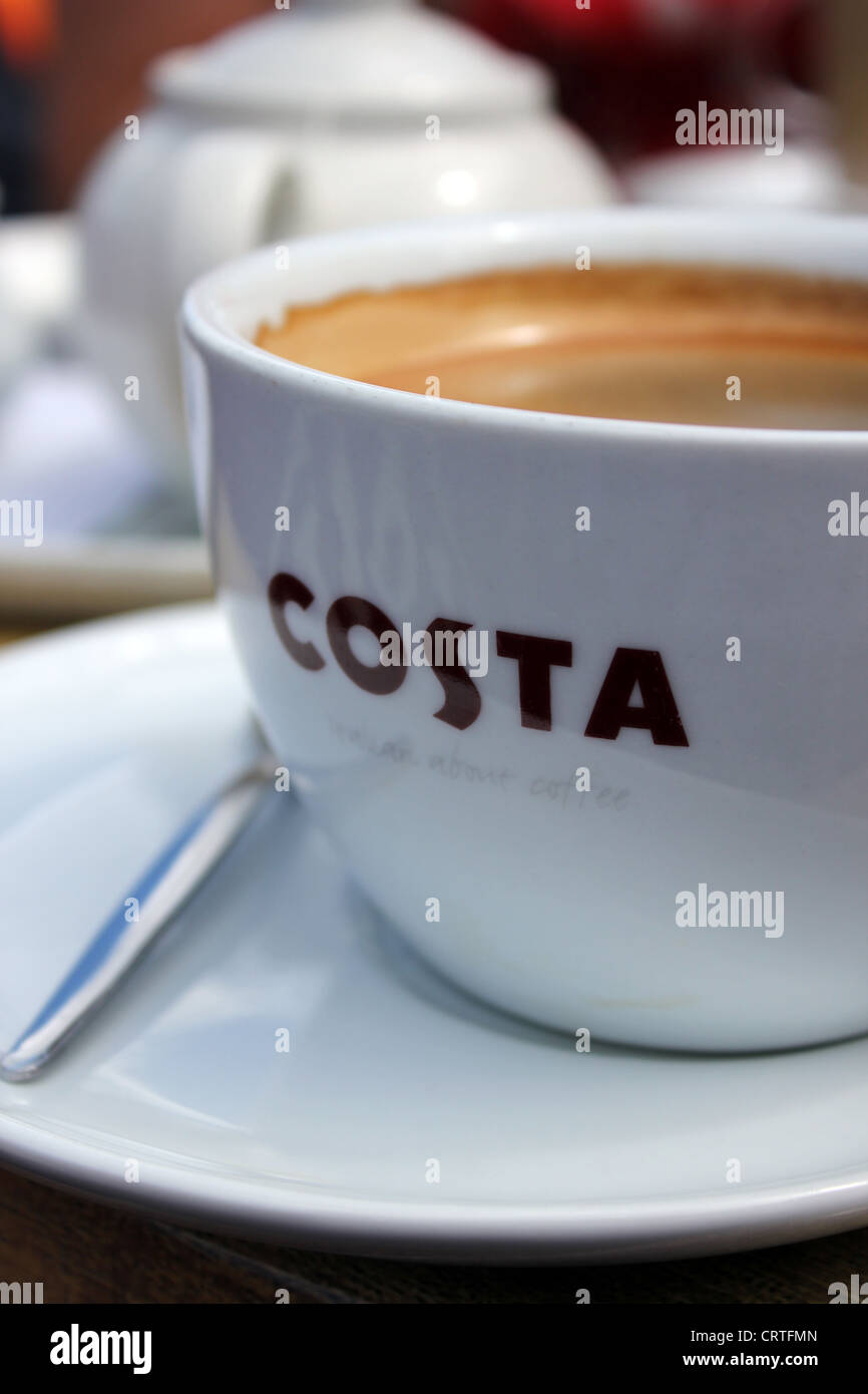 Una deliziosa tazza di caffè Costa Foto Stock
