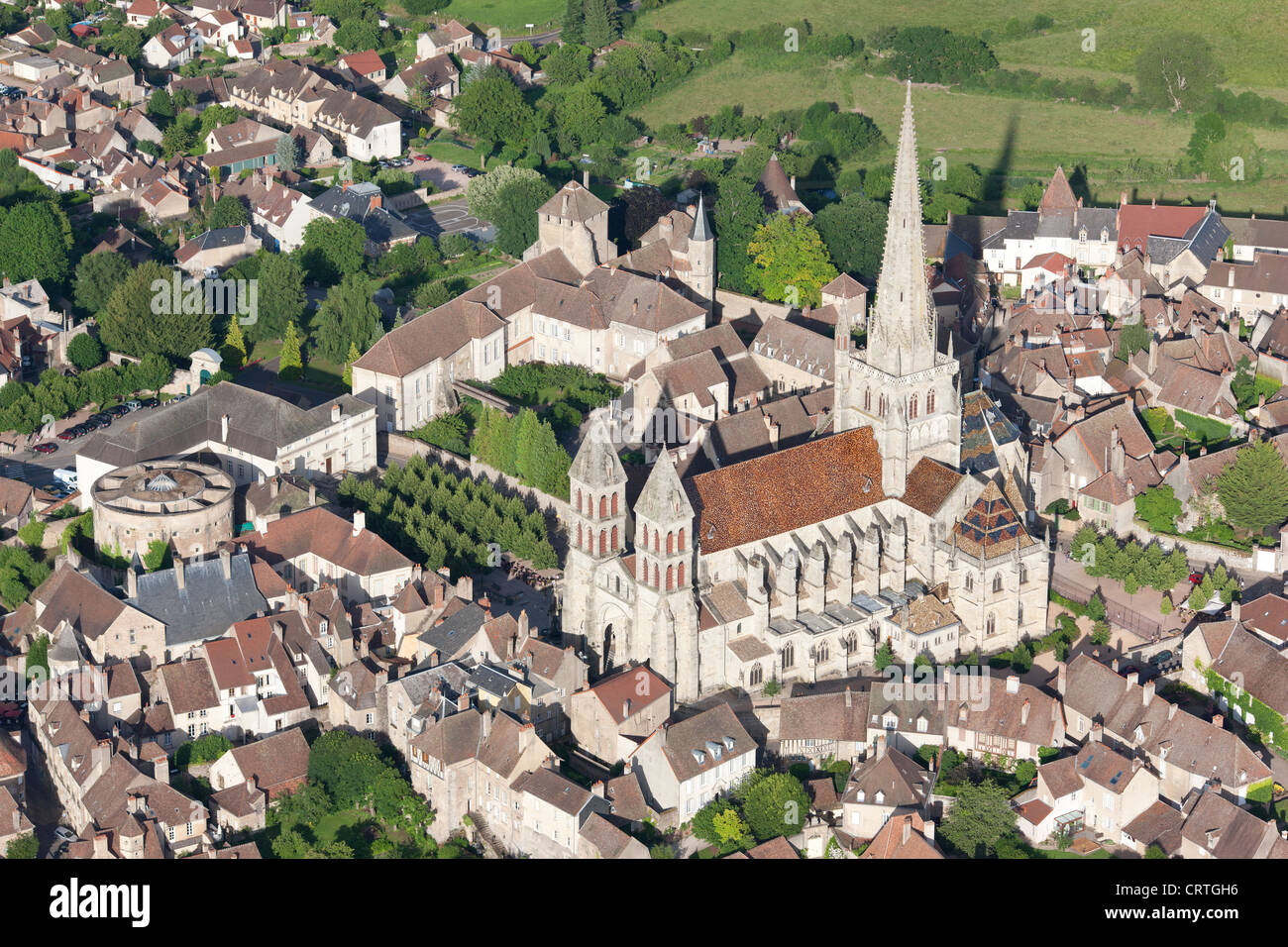 VISTA AEREA. Cattedrale di Saint-Lazarus. Autun, Saône-et-Loire, Bourgogne-Franche-Comté, Francia. Foto Stock