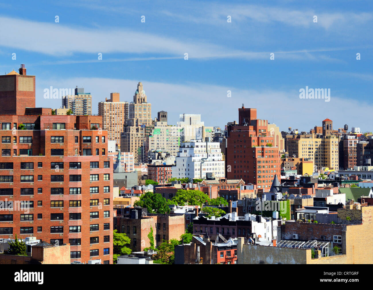Scena urbana di alta sorge nella parte inferiore di Manhattan vista da un tetto di Chelsea Foto Stock