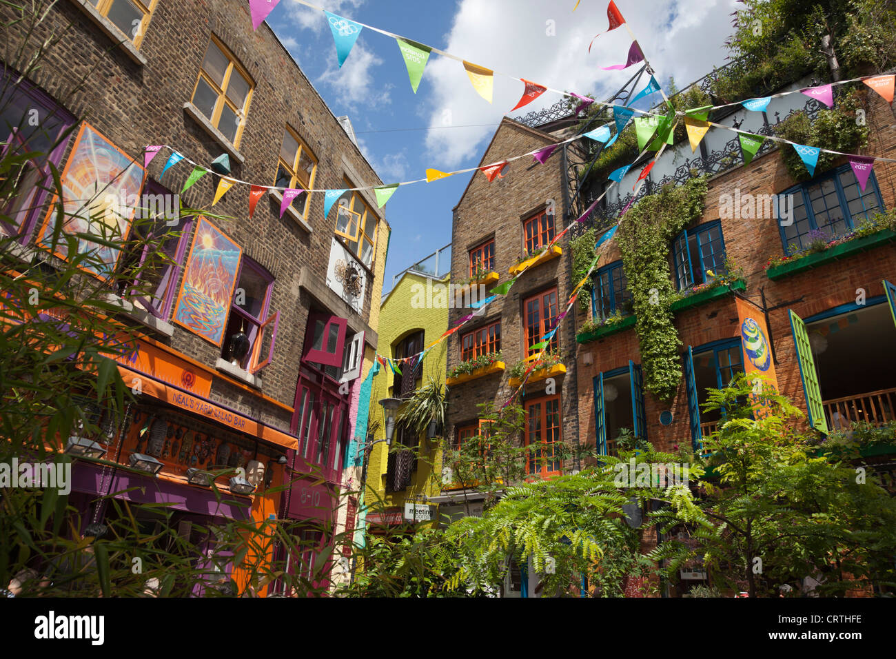 Neal's Yard, Small Alley o quadrata in Covent Garden di Londra, Inghilterra, Regno Unito Foto Stock