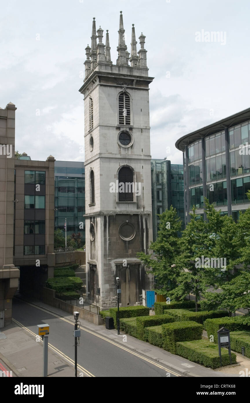 St Mary Somerset Gardens in Upper Thames Street, la City di Londra tutto ciò che rimane è la torre della chiesa. La chiesa fu distrutta nel grande incendio di Londra nel 1666. Inghilterra anni '2012 2010 Regno Unito HOMER SYKES Foto Stock