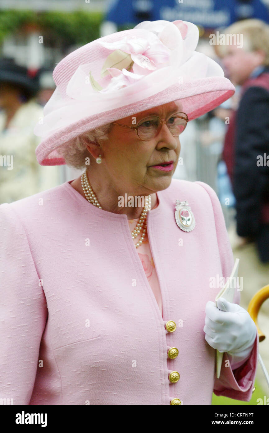 La vostra altezza reale la regina Elisabetta in verticale Foto Stock