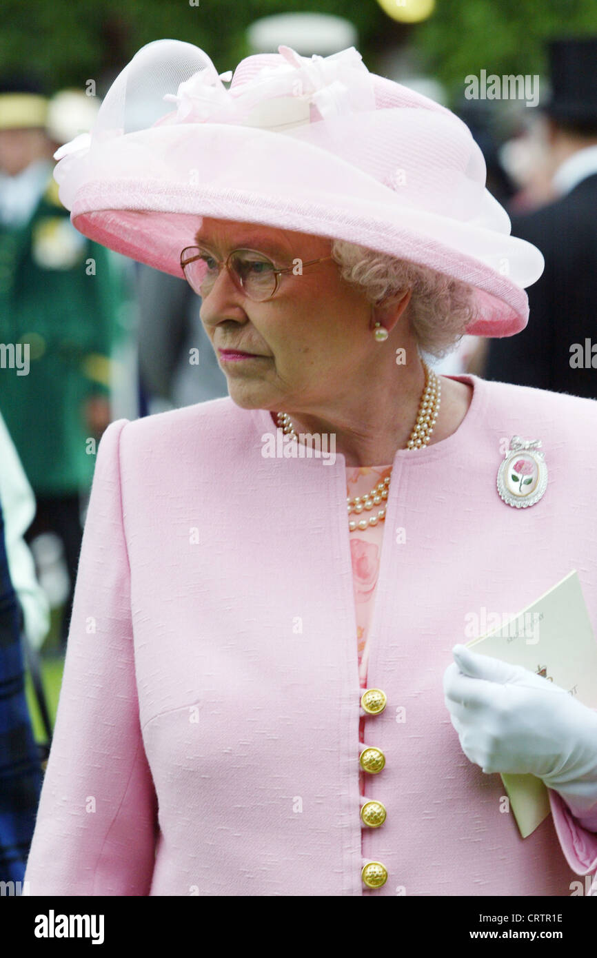 La vostra altezza reale la regina Elisabetta in verticale Foto Stock