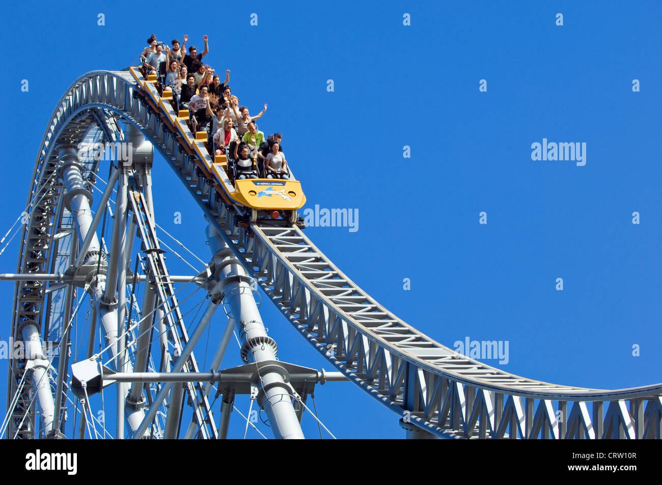 Il Tuono Dolphin roller coaster in Korakuen parco divertimenti, Tokyo, Giappone. Foto Stock