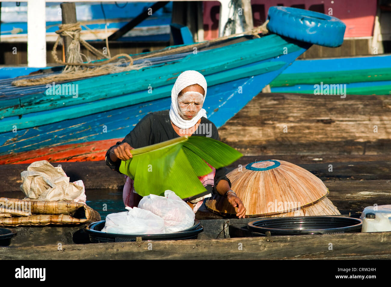 Il Pasar Terapung mercato galleggiante, Kuiin e fiumi Barito, Banjarmasin, Kalimantan, Indonesia Foto Stock