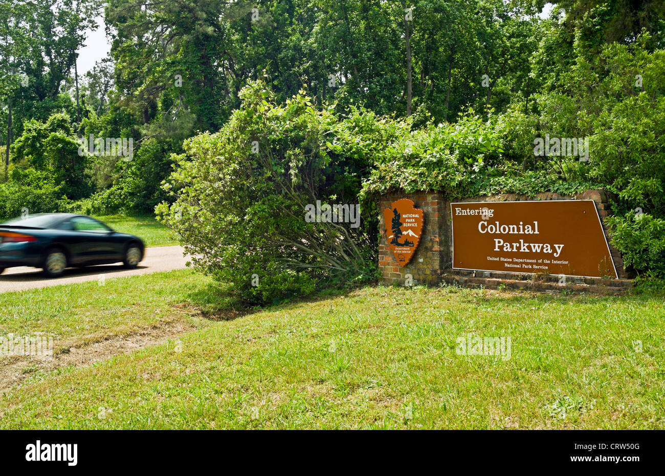 La Scenic Colonial Parkway è parte di un parco nazionale che collega le città storiche di Jamestown, Williamsburg e Yorktown in Virginia, Stati Uniti d'America. Foto Stock