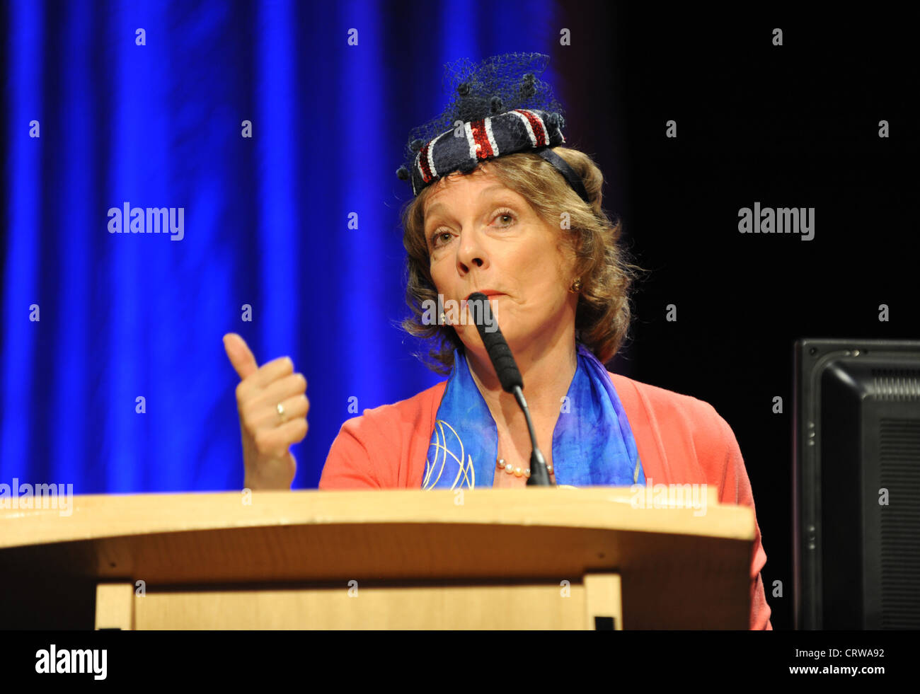 Presentatore televisivo Esther Rantzen parlando all'Townswomen's Guild AGM 2012 Foto Stock