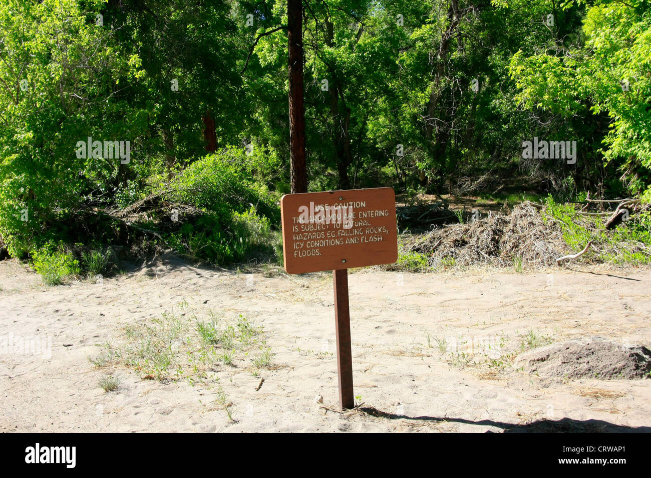 Segno usare cautela nella natura Foto Stock