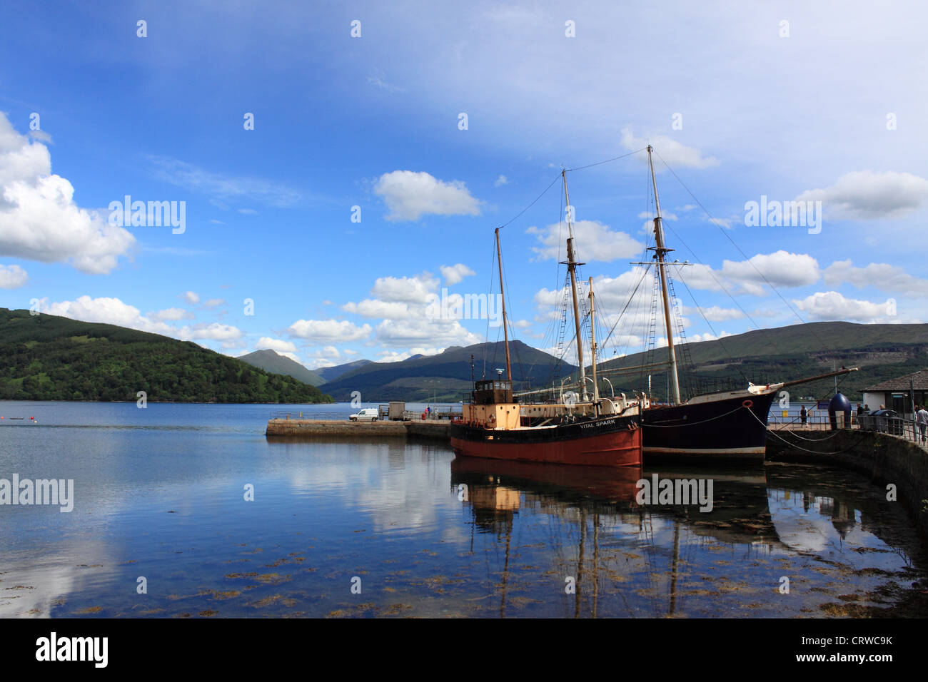 Navi storiche ormeggiati a Inverary, Scotland, Regno Unito Foto Stock