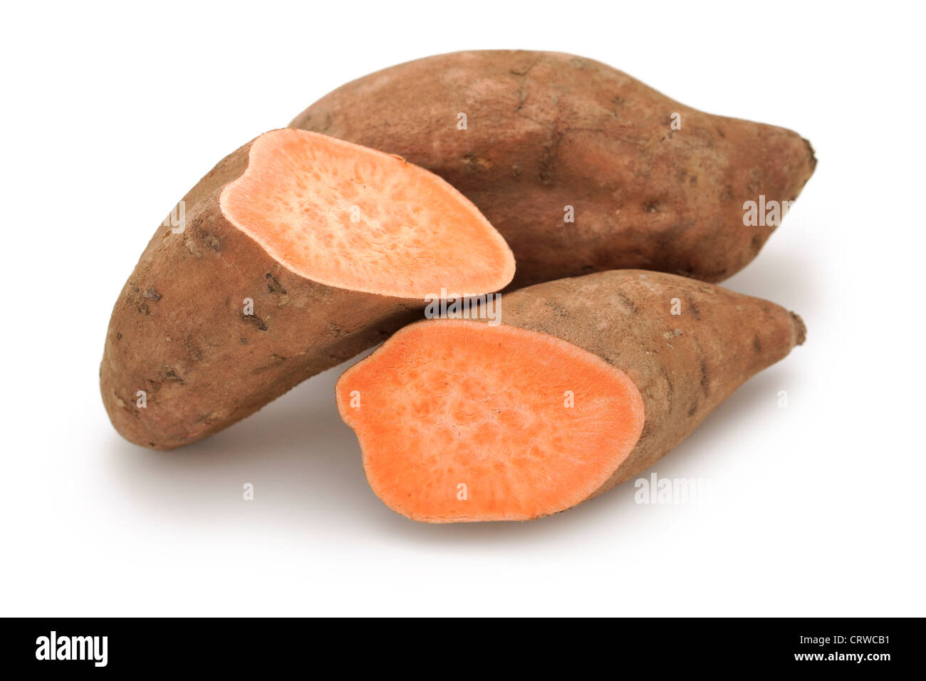 La patata dolce, patate dolci, igname, patate, arancione con la polpa esposta Foto Stock