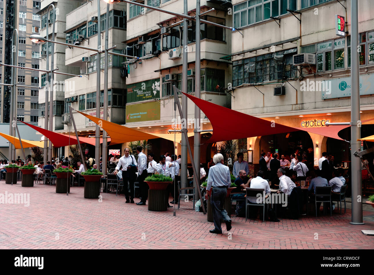 Al di fuori di mangiare e bere in Quarry Bay, Hong Kong. Foto Stock
