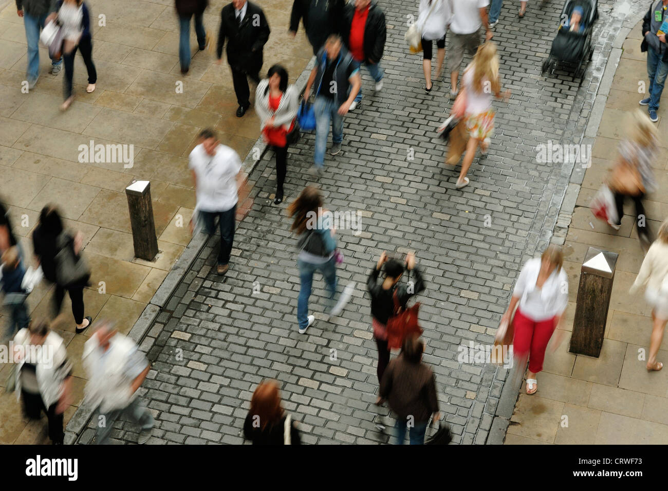 Sovraccarico del centro della città la folla degli acquirenti Foto Stock