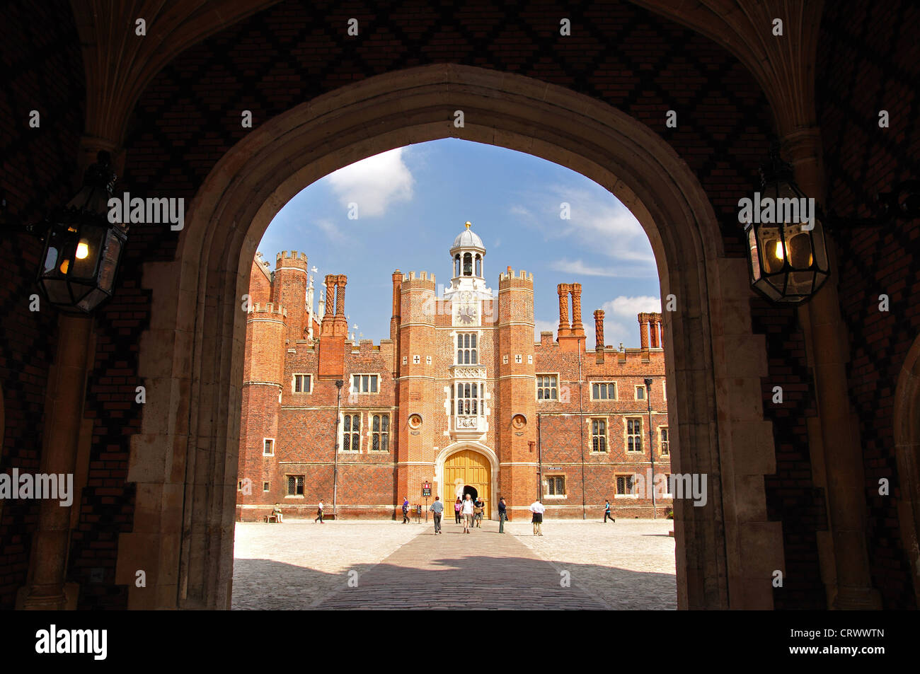 Corte di base, Hampton Court Palace e Hampton Inn London Borough of Richmond upon Thames, Greater London, England, Regno Unito Foto Stock