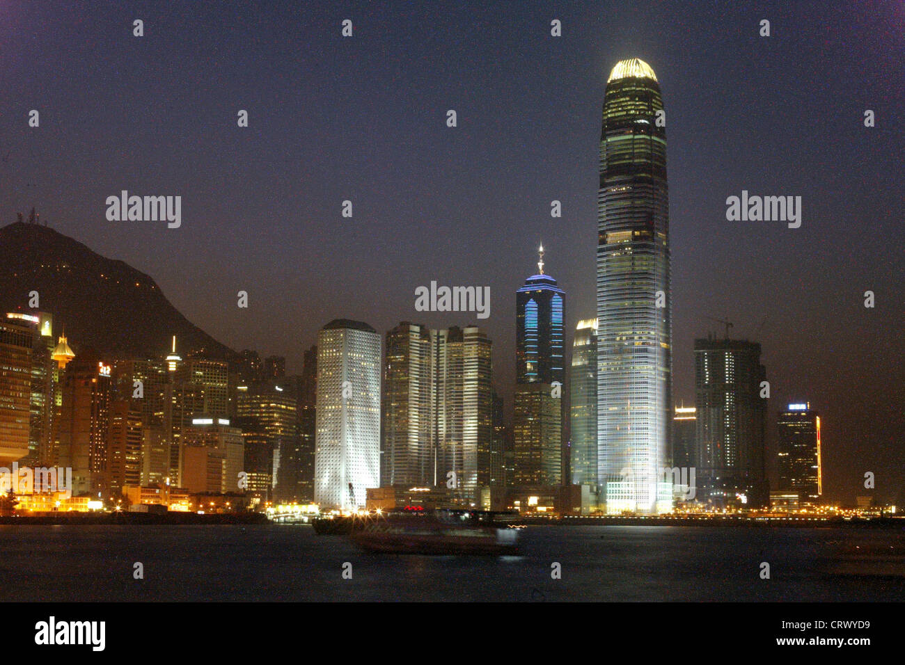 Lo skyline di Hong Kong Islanda nella luce della sera Foto Stock