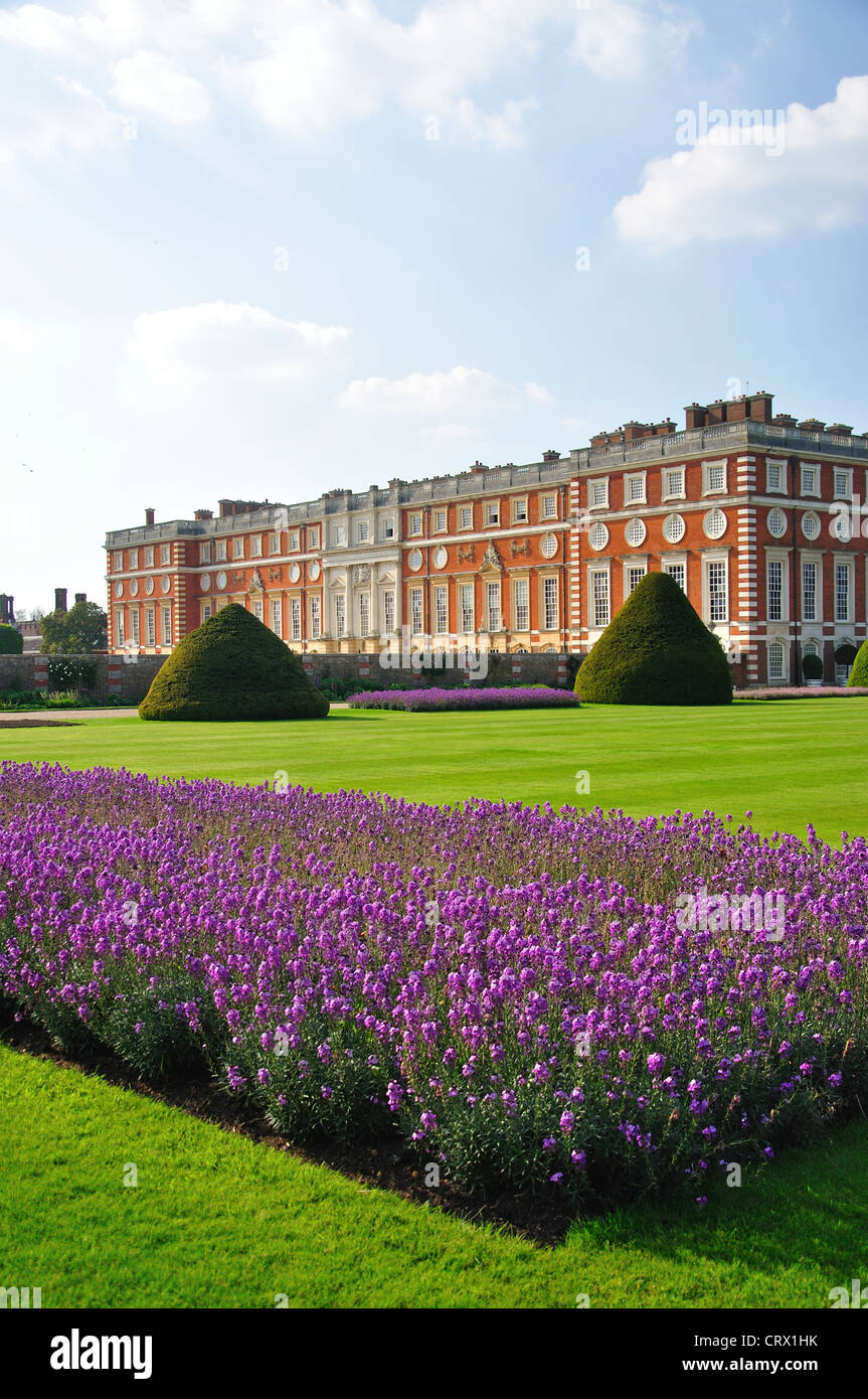 Oriente giardini, Hampton Court Palace e Hampton Inn London Borough of Richmond upon Thames, Greater London, England, Regno Unito Foto Stock