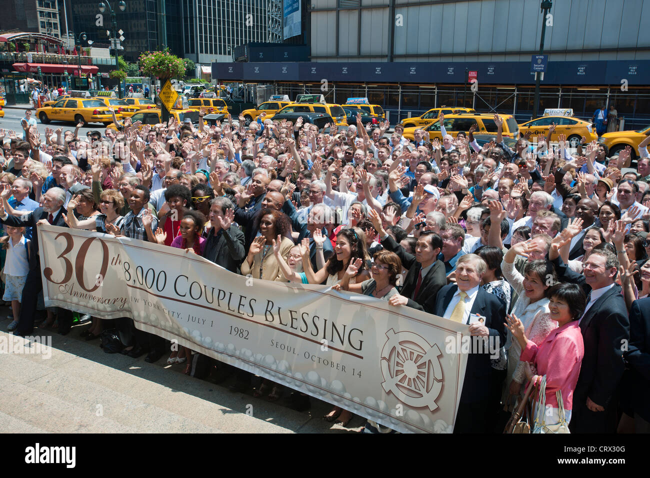 Fotografia di gruppo celebra il trentesimo anniversario del Rev. Sun Myung Moon nozze di massa. Foto Stock