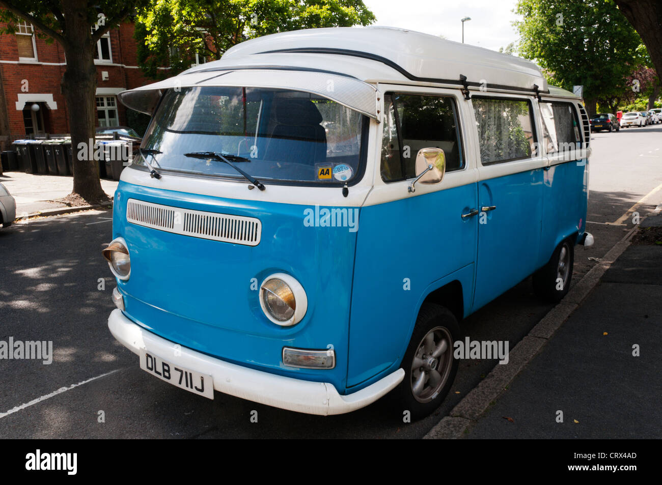 Un 1970 Volkswagen VW camper. Foto Stock