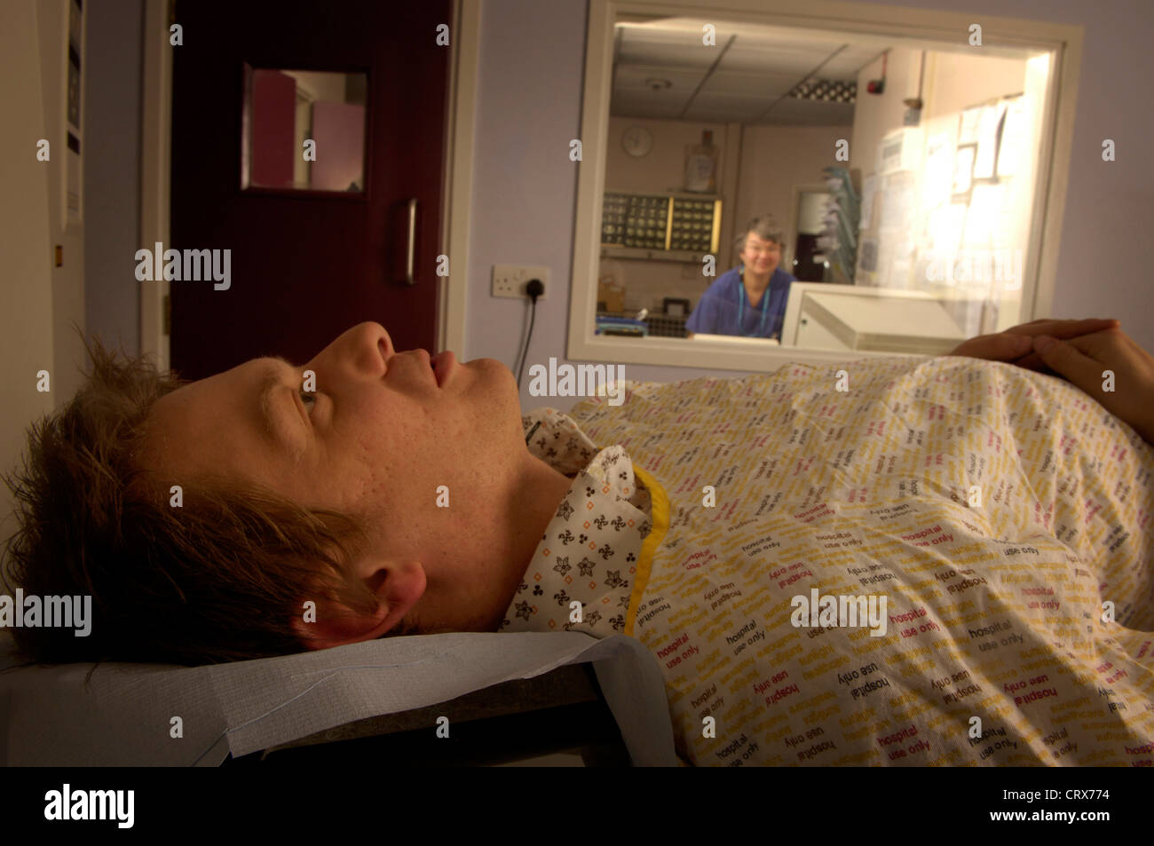 Il cervello del paziente di scansione Foto Stock