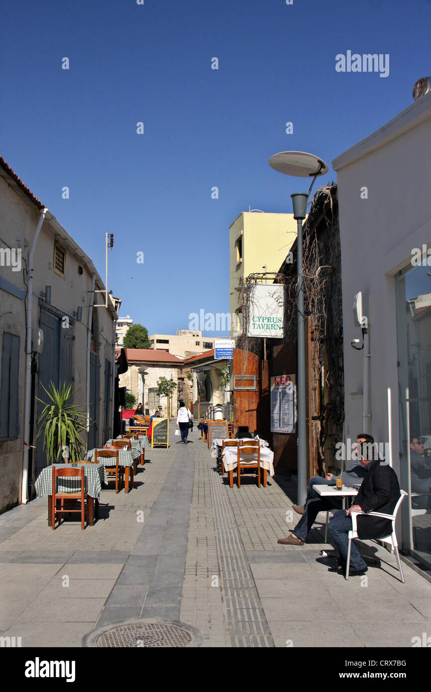 I turisti di pranzare in ristoranti nella zona della città vecchia,limassol, Cipro Foto Stock