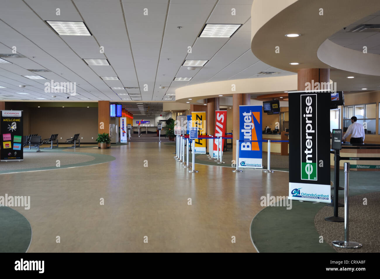 Auto a noleggio le aree di ricevimento a Sanford International Airport. Foto Stock