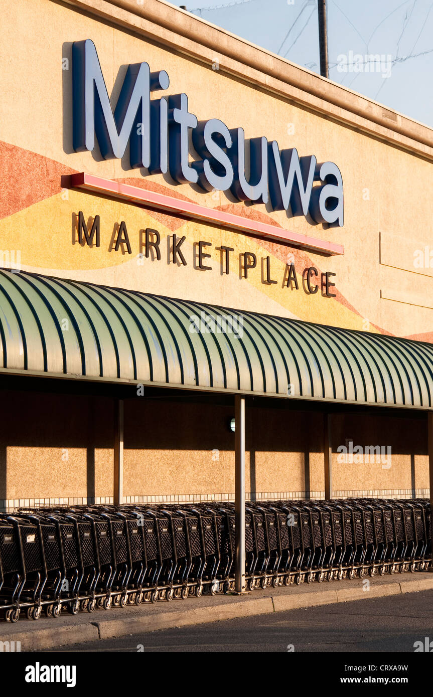La parte esterna del Mitsuwa Marketplace in Edgewater, NJ, Stati Uniti d'America. Mitsuwa Marketplace è il più grande supermercato giapponese negli Stati Uniti. Foto Stock