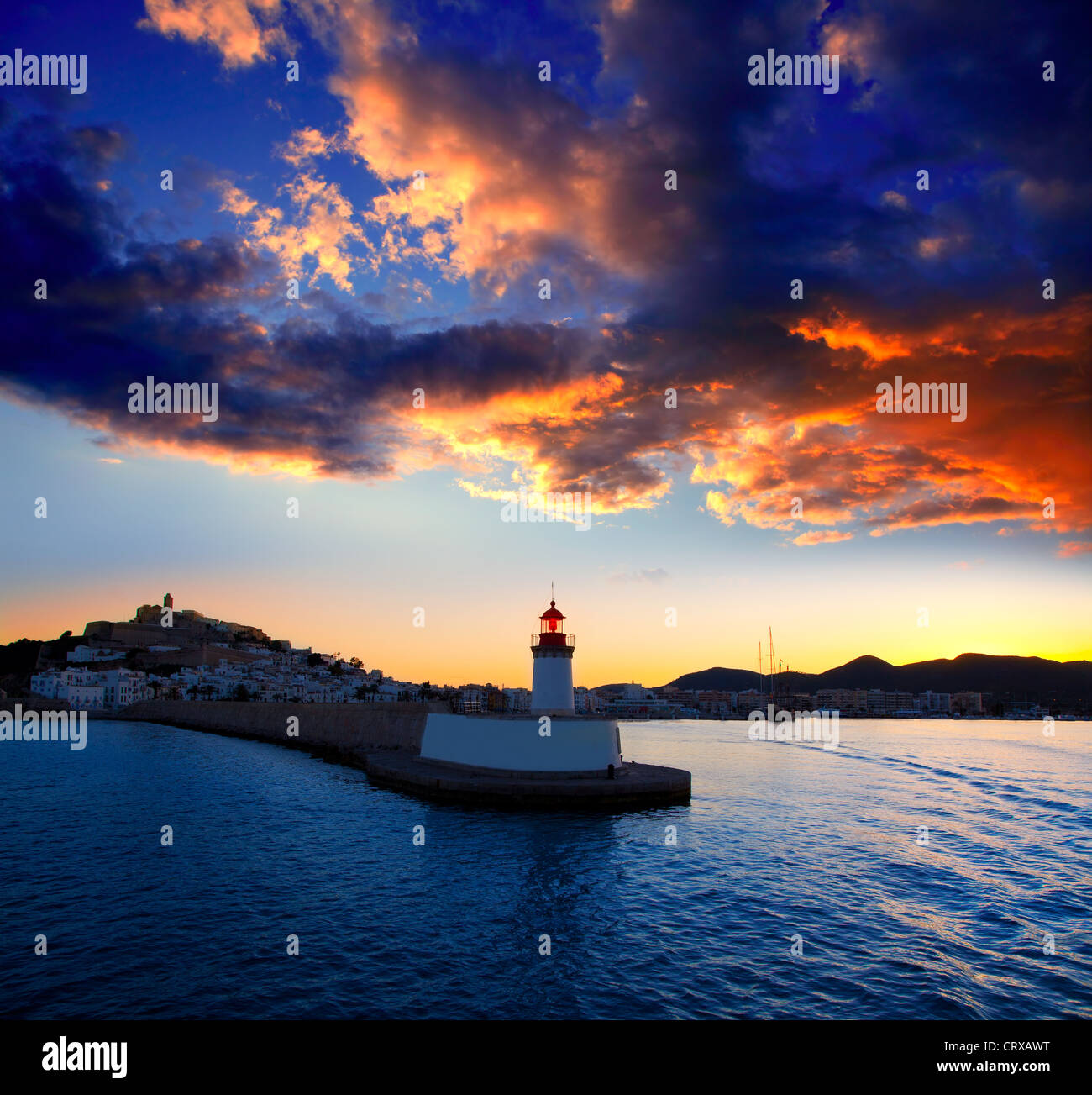Eibissa Ibiza tramonto dal faro rosso beacon in porto Foto Stock