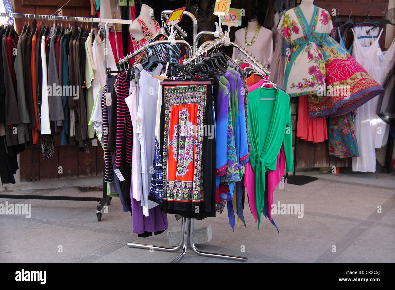 Negozi di abbigliamento per le strade di limassol ols città in Cipro,l'Europa Foto Stock