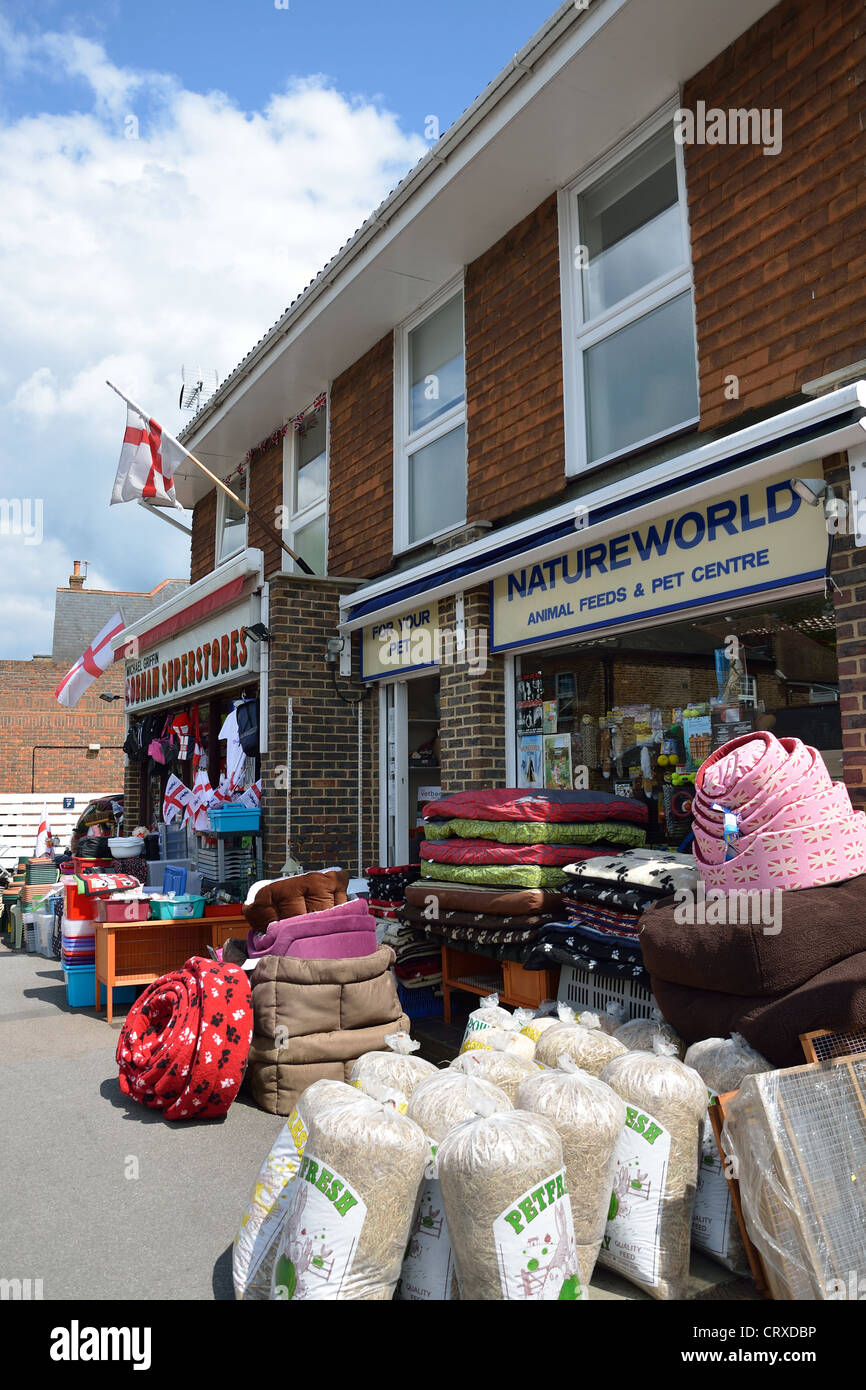 Natureworld pet store, Hollyhedge Road, Cobham, Surrey, England, Regno Unito Foto Stock