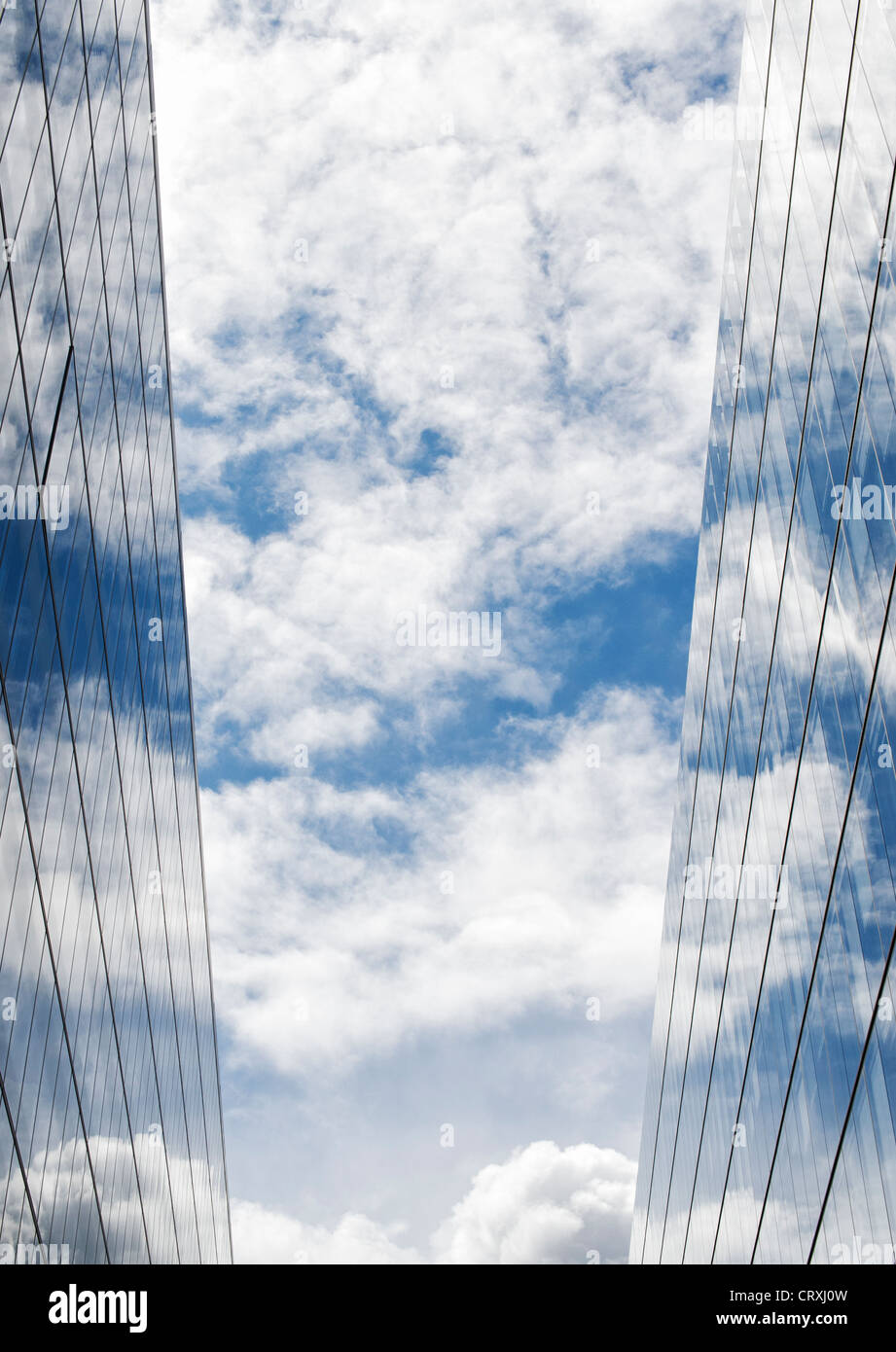 Office Block riflessioni di vetro. Più Londra Riverside. Inghilterra Foto Stock